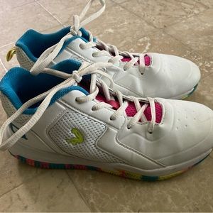 Girls Youth Basketball Shoes Size 5 Shaq